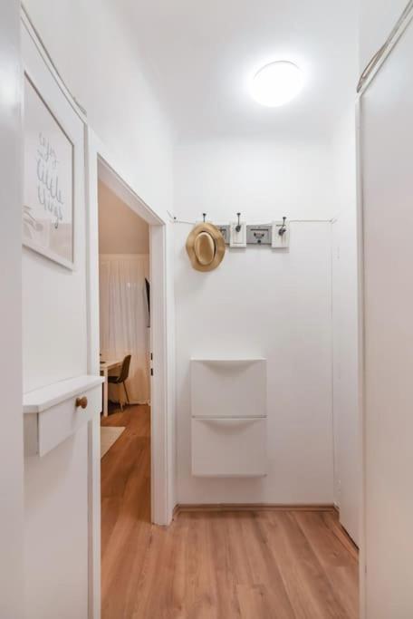 Ruhelage Im Zentrum Nahe Schottentor-Contactless Self-Check-In Viena Exterior foto